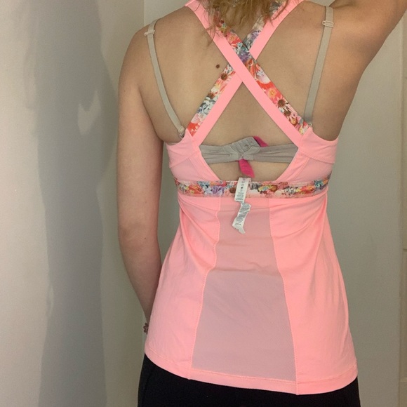 LULULEMON - Pink Scuba Tank with Floral Pattern on back - Picture 3 of 4